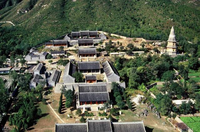 IM电竞 电子竞技平台“京西小故宫”修缮重开！古寺寻幽、山林品茶北京最美秋天在这(图33)