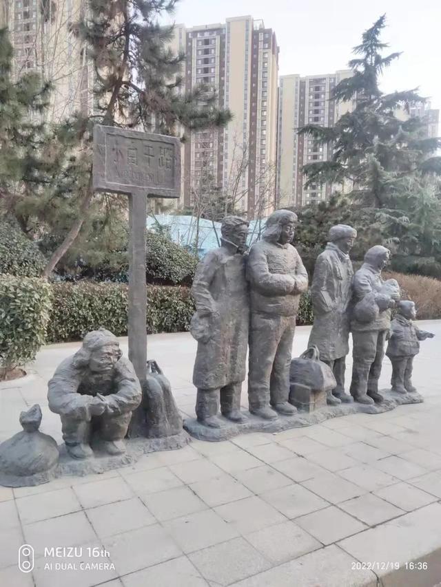 IM电竞 IM电竞平台青岛重庆路上的街头雕塑(图3)