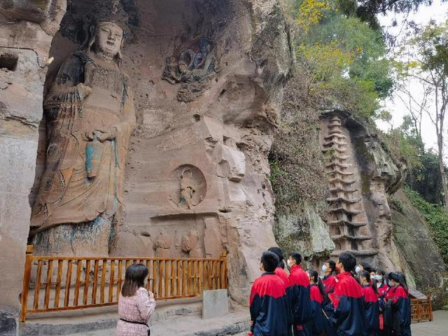 「IM电竞 电子竞技平台资阳」安岳县在川港澳台青少年交流基地开展石刻文化体验活动(图2)