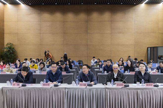 公共艺术助力空间品质IM电竞 IM电竞app提升：“上海雕塑艺术大家谈”专家座谈会召开(图2)